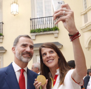 Ruth Beitia se hace un selfie con el rey Felipe VI: @ruthypeich.