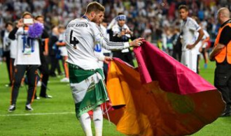 Sergio Ramos luce en cada celebración la bandera de Andalucía y la tradición del capote heredada de Raúl: Agencias.
