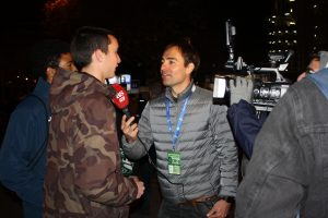 Un reportero de As entrevista a un aficionado después del Real Madrid-Galatasaray: Ravelo.