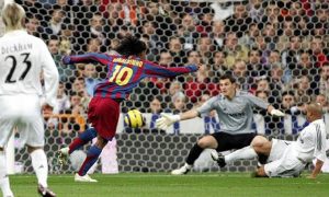 La temporada en la que el Submarino Amarillo jugó en Primera por partida doble también es recordada por la ovación del Bernabéu a Ronaldinho: Agencias.