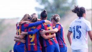 Las azulgrana celebran su victoria por goleada en el primer Clásico femenino de la historia: Twitter.