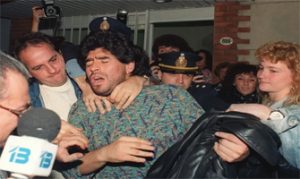 Maradona consumía cocaína y en 1991 fue detenido por posesión de drogas: Getty Images.