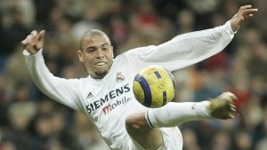 Ronaldo fue uno de los grandes galácticos en la primera etapa de Florentino Pérez como presidente del Real Madrid: ABC.
