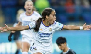 Lorena Navarro celebra su gol ante el Kharkiv: Real Madrid.