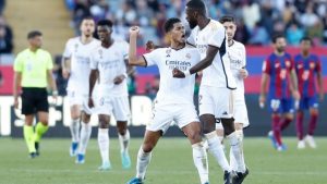 El Real Madrid celebra uno de los goles de Jude Bellingham en el Clásico: Getty Images.