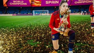 Olga Carmona con la Copa del Mundo: Instagram.