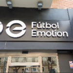 Fachada de la tienda Fútbol Emotion en la calle Bravo Murillo de Madrid: Ravelo.
