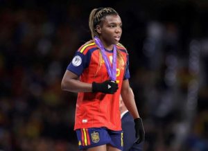 Edna Imade con la medalla que la acredita campeona de la Liga de Naciones 2025 con España: Instagram.