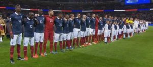 Jugadores franceses cantando "La Marsellesa": YouTube.