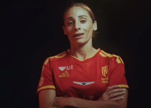 Esther González presentándose como nueva jugadora de Al-Qadsiad: Redes sociales.