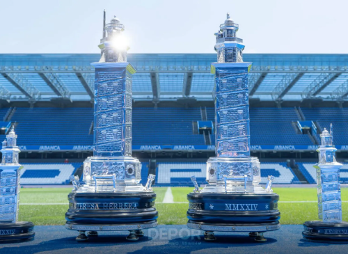 El trofeo Teresa Herrera representa la Torre de Hércules: Real Club Deportivo de A Coruña.