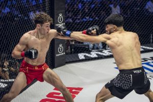 Enrique Kakulov vs. Christian Berrocal: Olivia Talent.