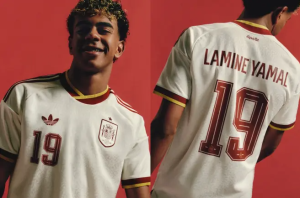 Lamine Yamal en la presentación de la segunda equipación de España: Adidas.