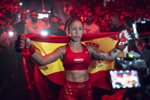 Sara Viéitez tras proclamarse vencedora del combate: Olivia Talent.