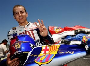 Jorge Lorenzo llegó a vestir indumentaria azulgrana durante del Gran Premio de Montmeló 2009: MotoGP.