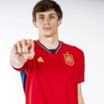 Robin Le Normand con la camiseta de la selección española: RFEF.