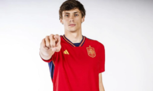 Robin Le Normand con la camiseta de la selección española: RFEF.
