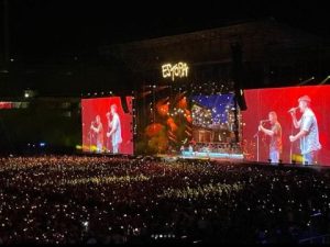Al igual que el Barcelona, Estopa también sabe lo que es llenar el Montjuïc: Agencias.